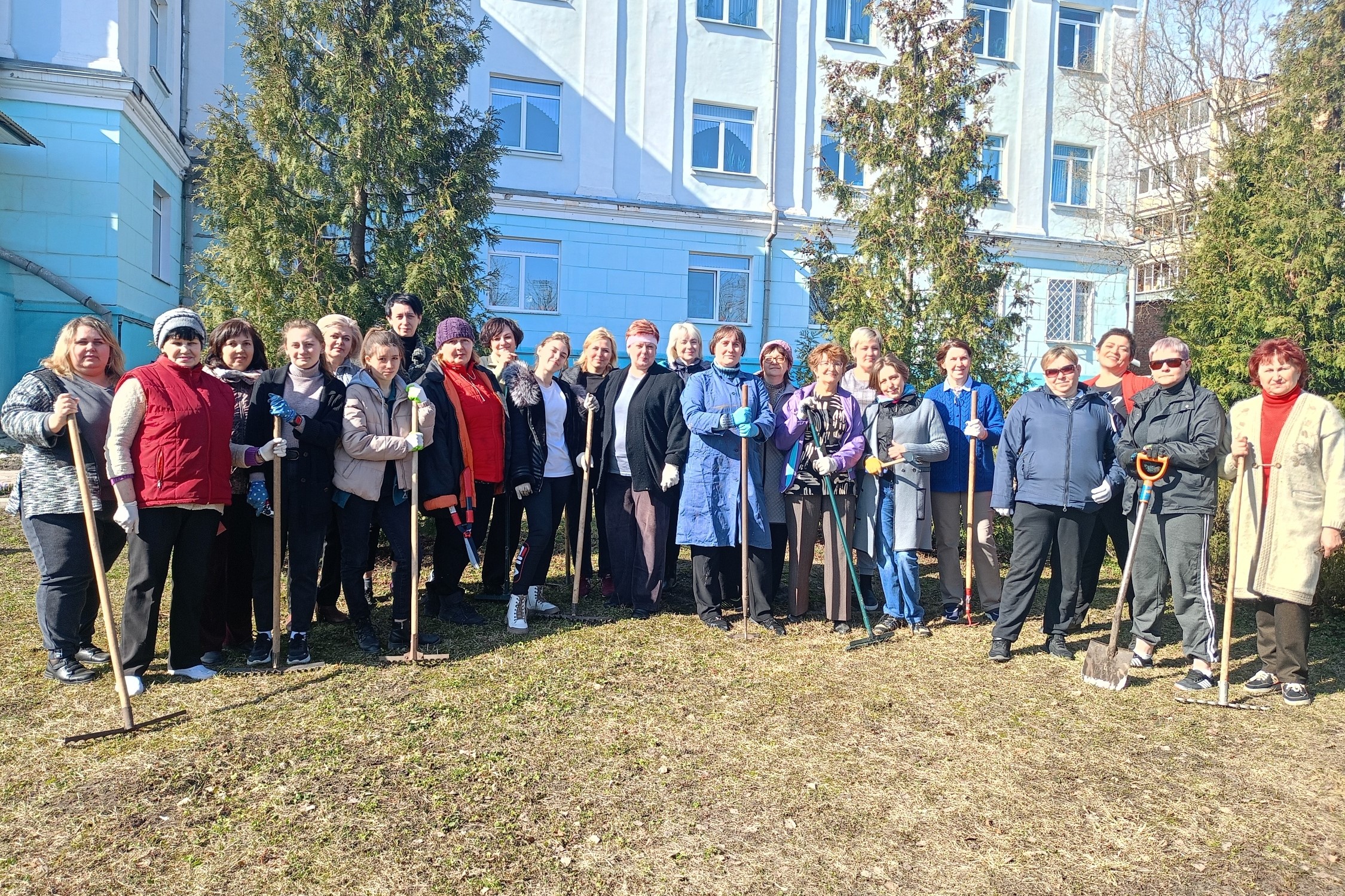 Участие в общегородских субботниках.